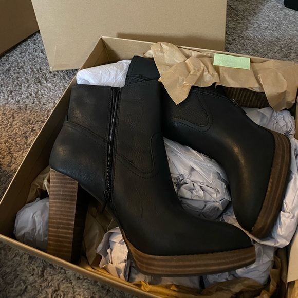 Lucky Brand Women's Quintei Leather Platform Stacked Heel Bootie - Picture 4 of 8